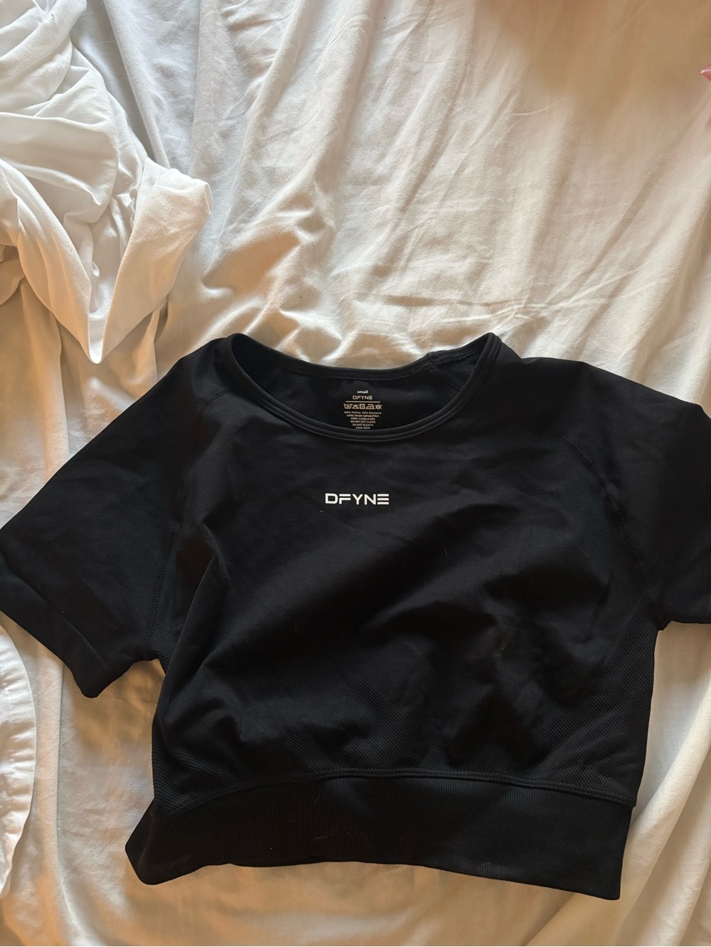 DFYNE Black Crop Top - Short Sleeve Active Tee